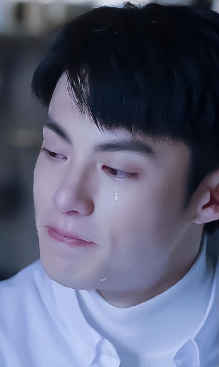 十年神秘女友风波刚3个多月，26岁王鹤棣近况曝光，一点也不意外