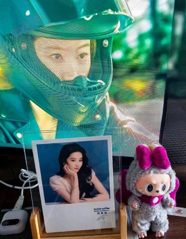 你家爱豆晒Labubu了吗?鹿晗收了隐藏款,刘亦菲林峯娇妻也有一堆