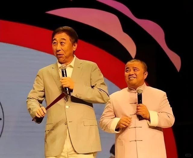 胖东来风波升级！冯巩徒弟以柴犬大骂柴怼怼，评论区笑爆了！