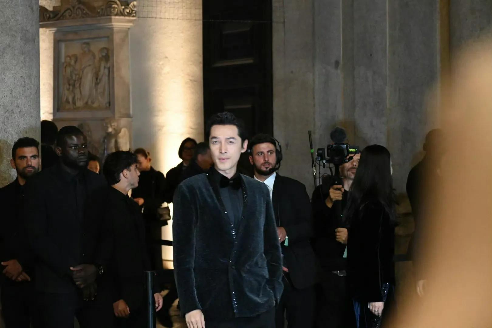 章子怡胡歌同场看秀！穿新中式展示东方美学，把欧美明星比下去了