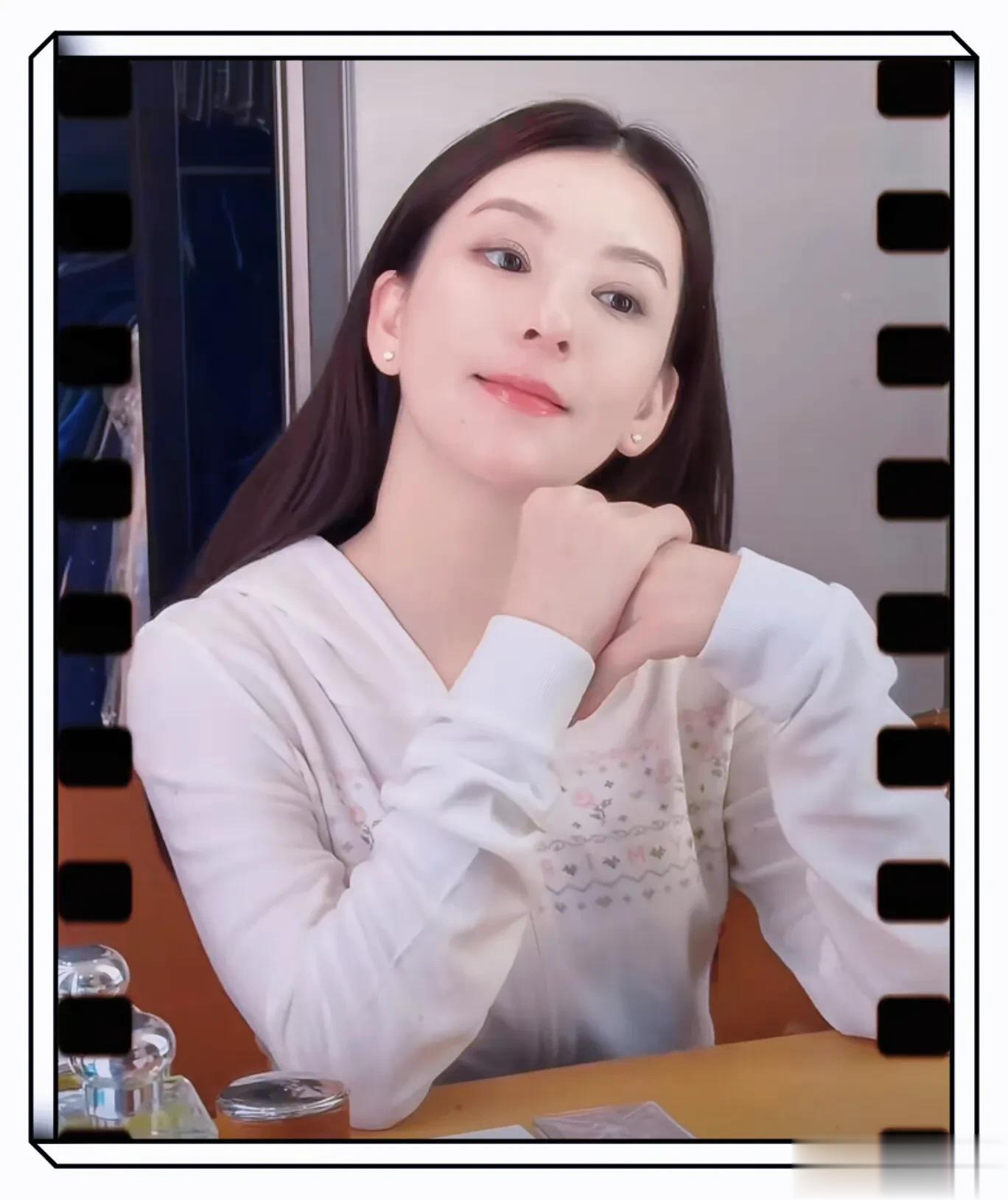 方媛晒坐月子视频，做瑜伽喝养生茶，状态很好，网友：像没生一样