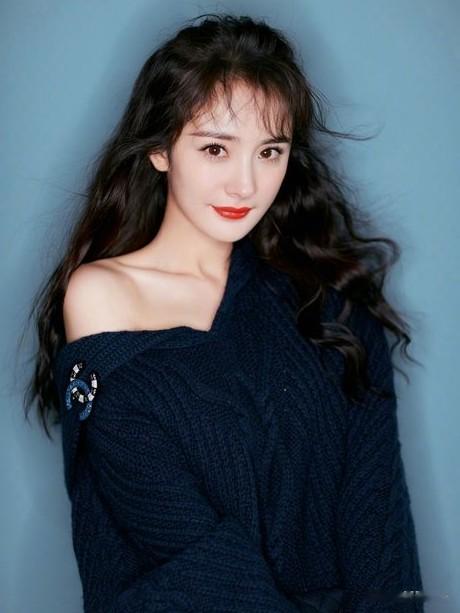 杨幂穿搭凭啥封神？每套都显瘦？普通人能照搬吗？