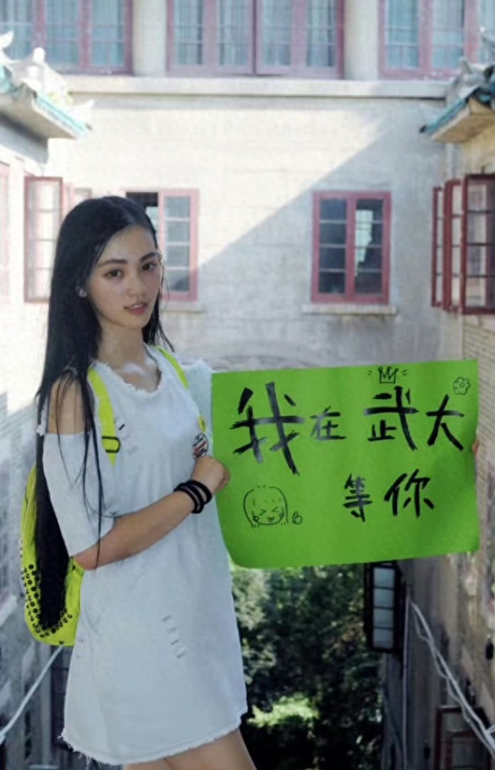 武大校花黄灿灿在感情的世界里有多卑微?坚信对方不适合上班