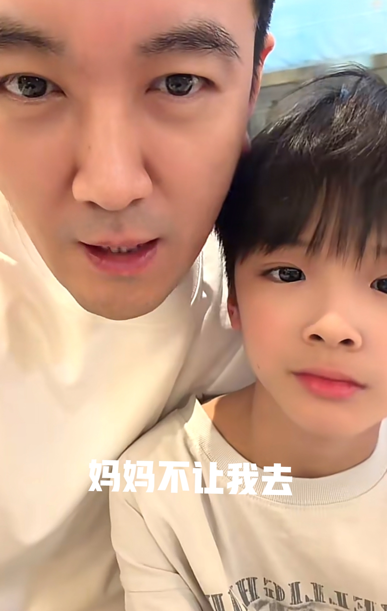 杨子回上海看孩子，晒黄圣依给孩子做的课程表，和黄圣依对着干