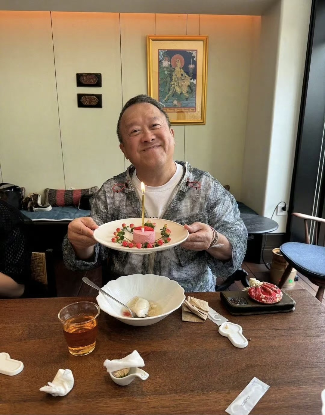 曾志伟新合照,惹争议