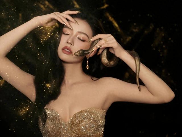 林允 状态太好了叭 成熟吸睛