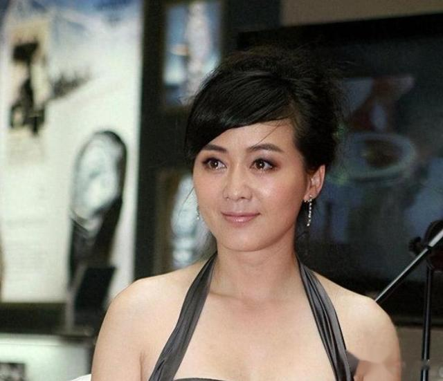 李琳：曾被前夫一巴掌扇到离婚！二婚嫁世界冠军，今生活幸福滋润