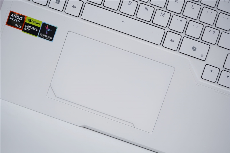 雷神獵刃S評測：萬元游戲本性能出色 長江存儲PC411 SSD寶刀不老