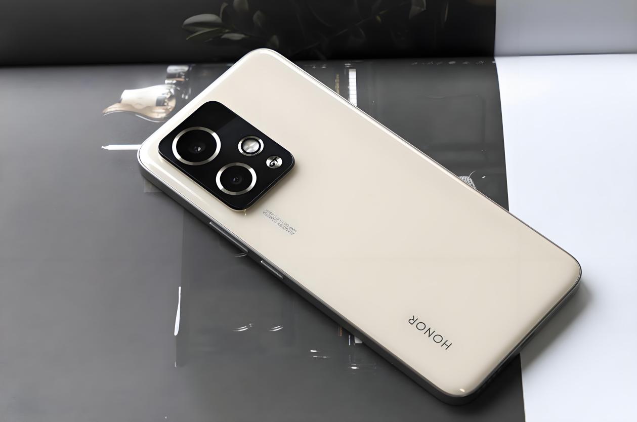 5000mAh+100W快充，骁龙8Gen2加持，荣耀清仓跳水1011元