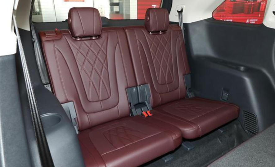 1102km续航+全系四驱，67座灵活空间，家用商用考虑这款插混SUV
