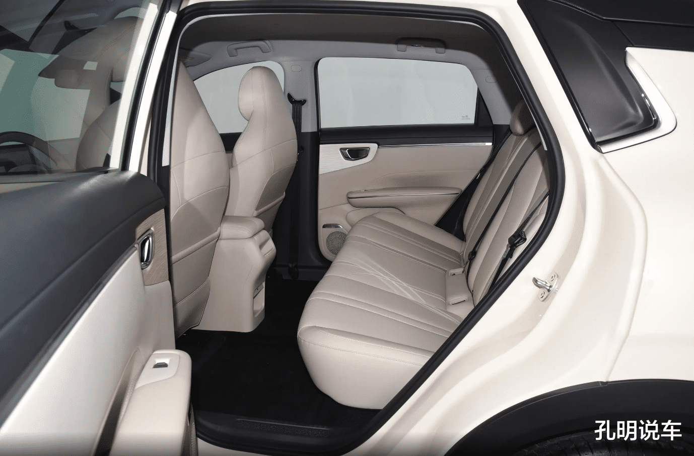 小型代步赛道新战力,五菱缤果S起步预售6.88万,并无廉价感?