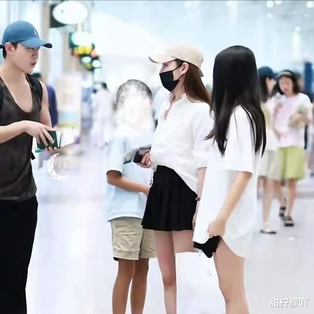 小S晒照想念姐姐，具俊晔到墓地陪伴亡妻，用力擦拭墓碑心情低落