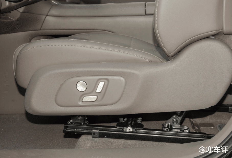 别只看1500公里续航!智己LS6的灵蜥底盘才是精髓,19.79万真不贵