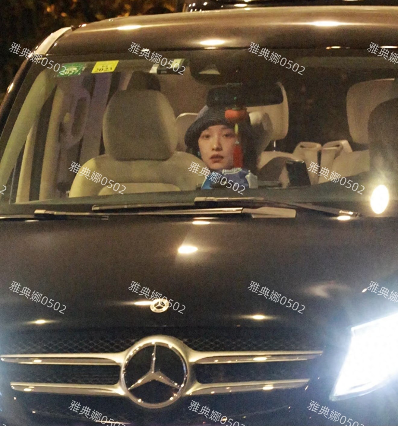 狗仔镜头下的倪妮好美好上镜她这身打扮全靠脸撑着普通人很难驾驭