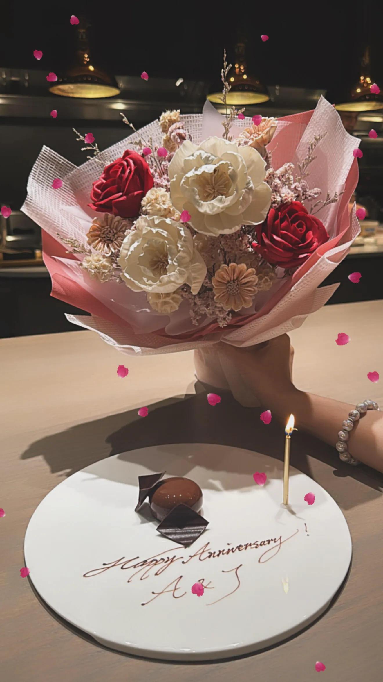 陈乔恩和老公好浪漫，庆祝恋爱6年及婚礼1周年，甜蜜同框显夫妻相