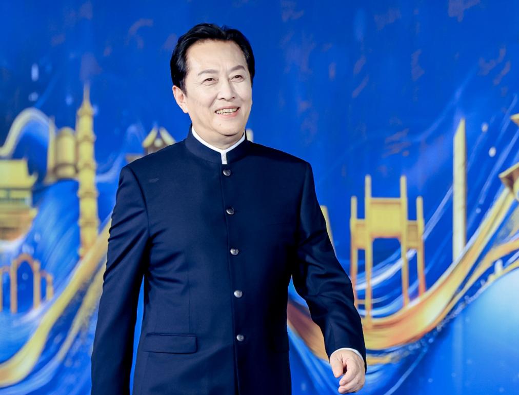 人民日报官宣喜讯！九三阅兵后，唐国强再次让整个娱乐圈刮目相看