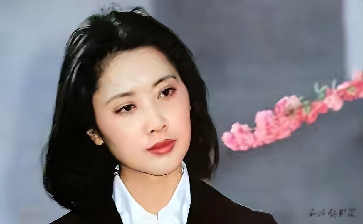 朱琳:嫁给圈外丈夫,结婚42年无儿无女,如今她还好吗?