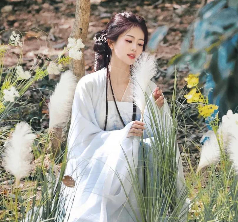 出道即巅峰，连续多年演大女主，偶像剧到正剧，多少小花羡慕哭了