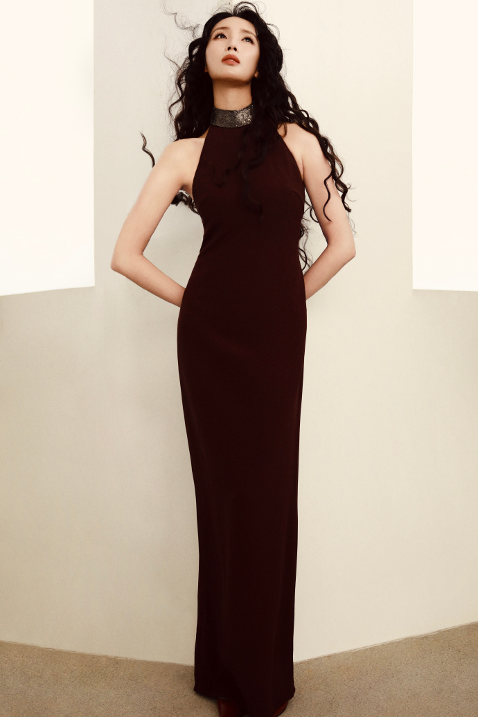 王紫璇今日份营业写真，高贵气质优雅冷艳