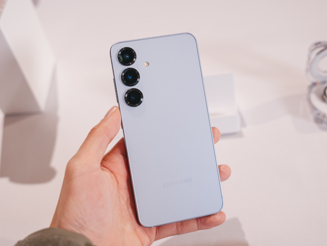 12GB+512GB突降2000元,三星S25价格大跳水,安卓优质“小钢炮”