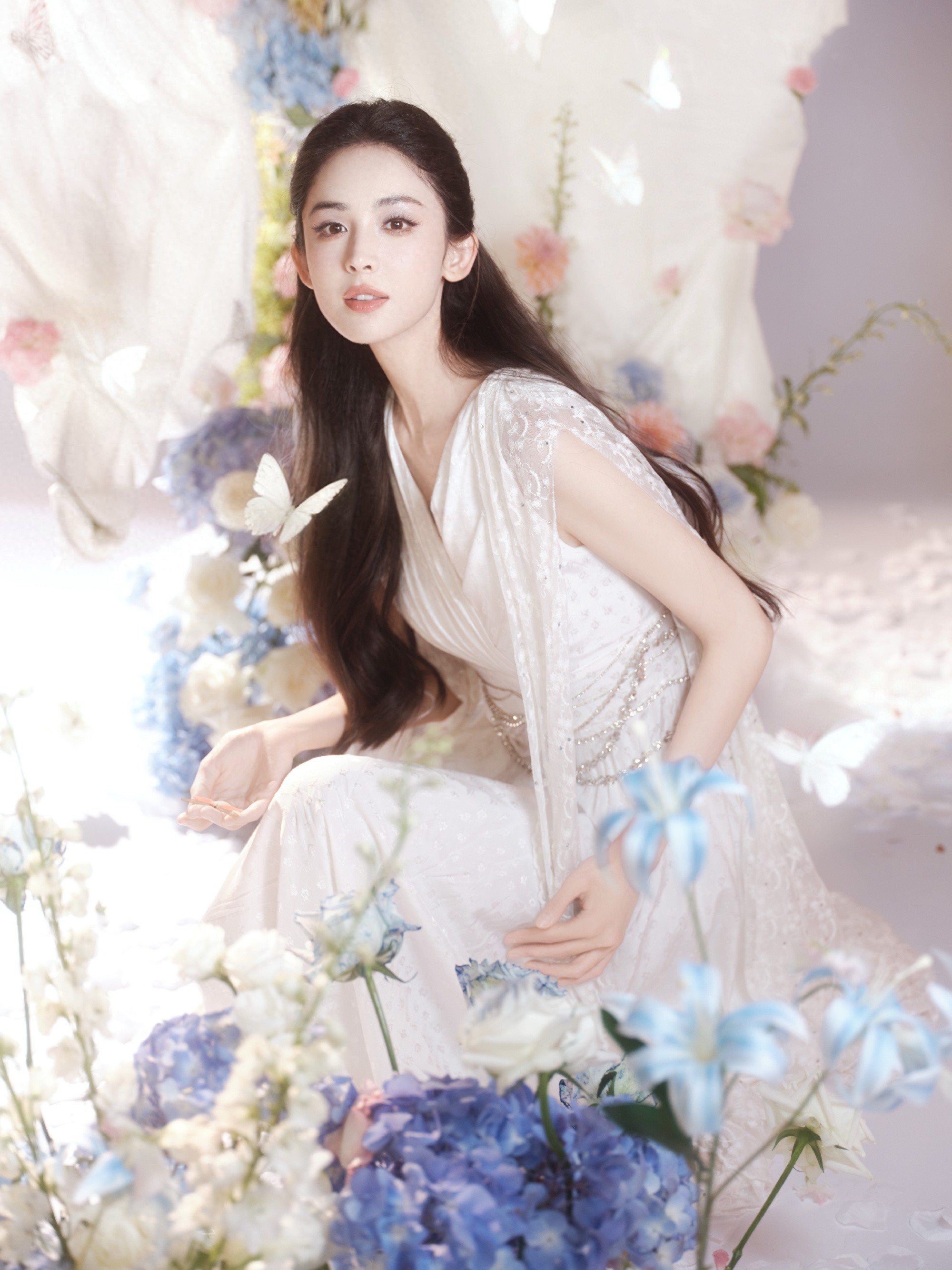 古力娜扎美得让人心动，仿佛连空气都弥漫着仙气