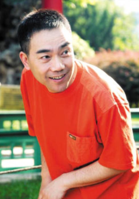 63岁晚节不保!杨议被扒底朝天,原来收美女徒弟只是冰山一角