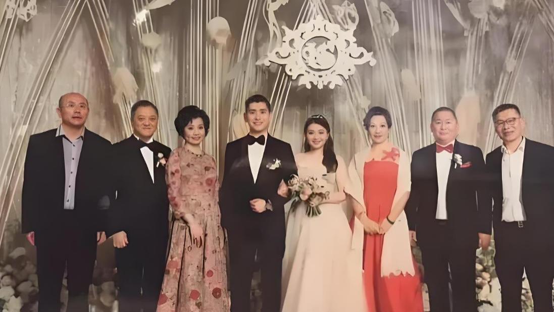 乔欣婚后玩嗨了 ! 和顶级富豪赖柏霖游玩瑞士 , 老公全程拍照又甜又腻