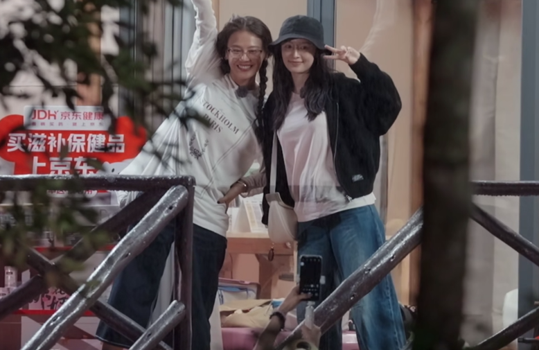 《花少7》女明星集体卸妆，躲过了马思纯，却被李沁给美到了