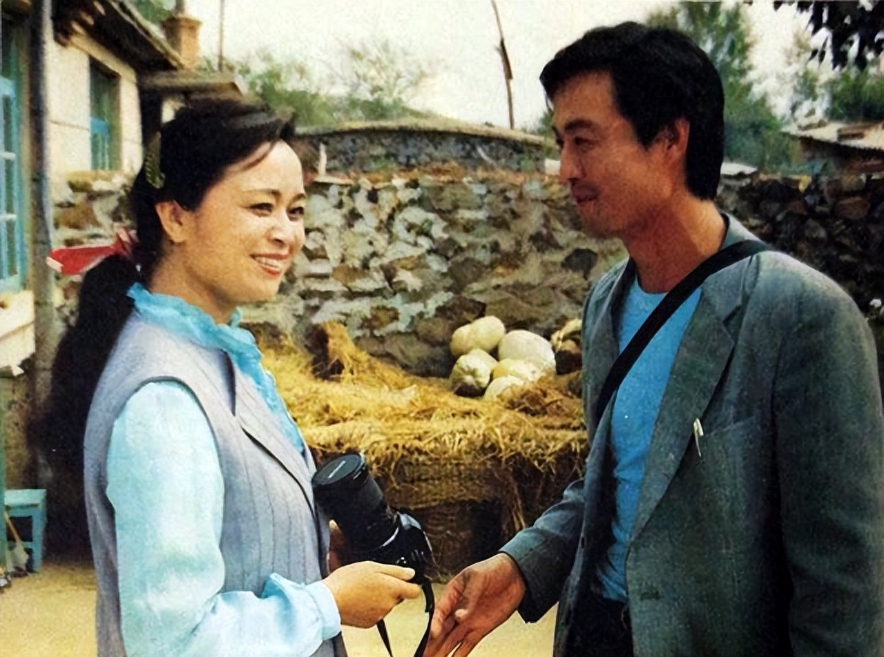 他是正师级待遇演员，既演军旅硬汉又演怕老婆的妻管严