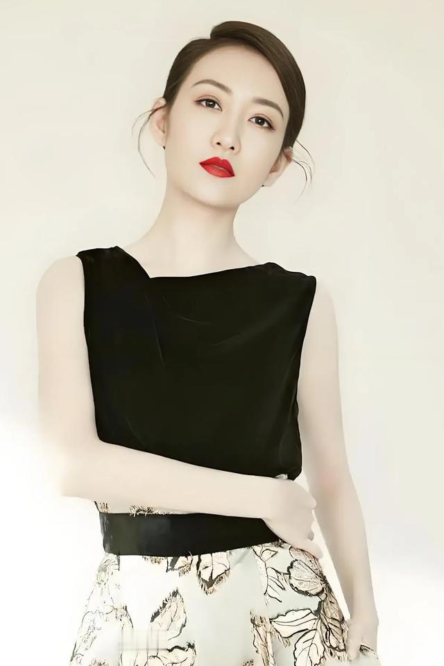 冷艳红唇御姐——王鸥