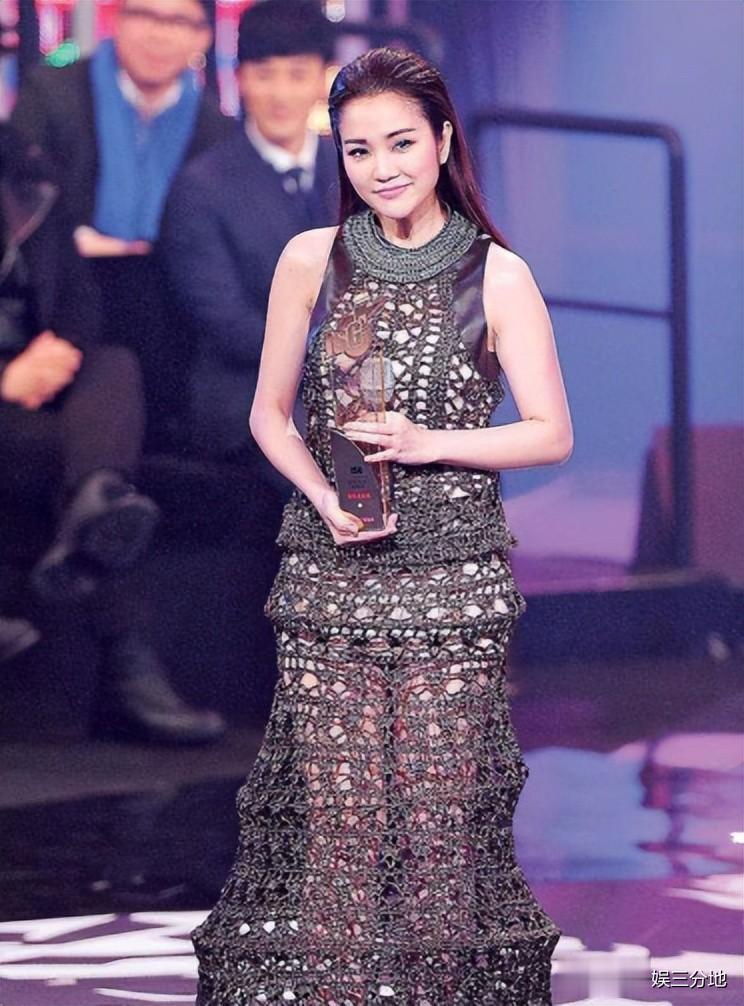 香港知名女星哭了，自爆肺部一年爆了6次，长期吃素担心走大S老路