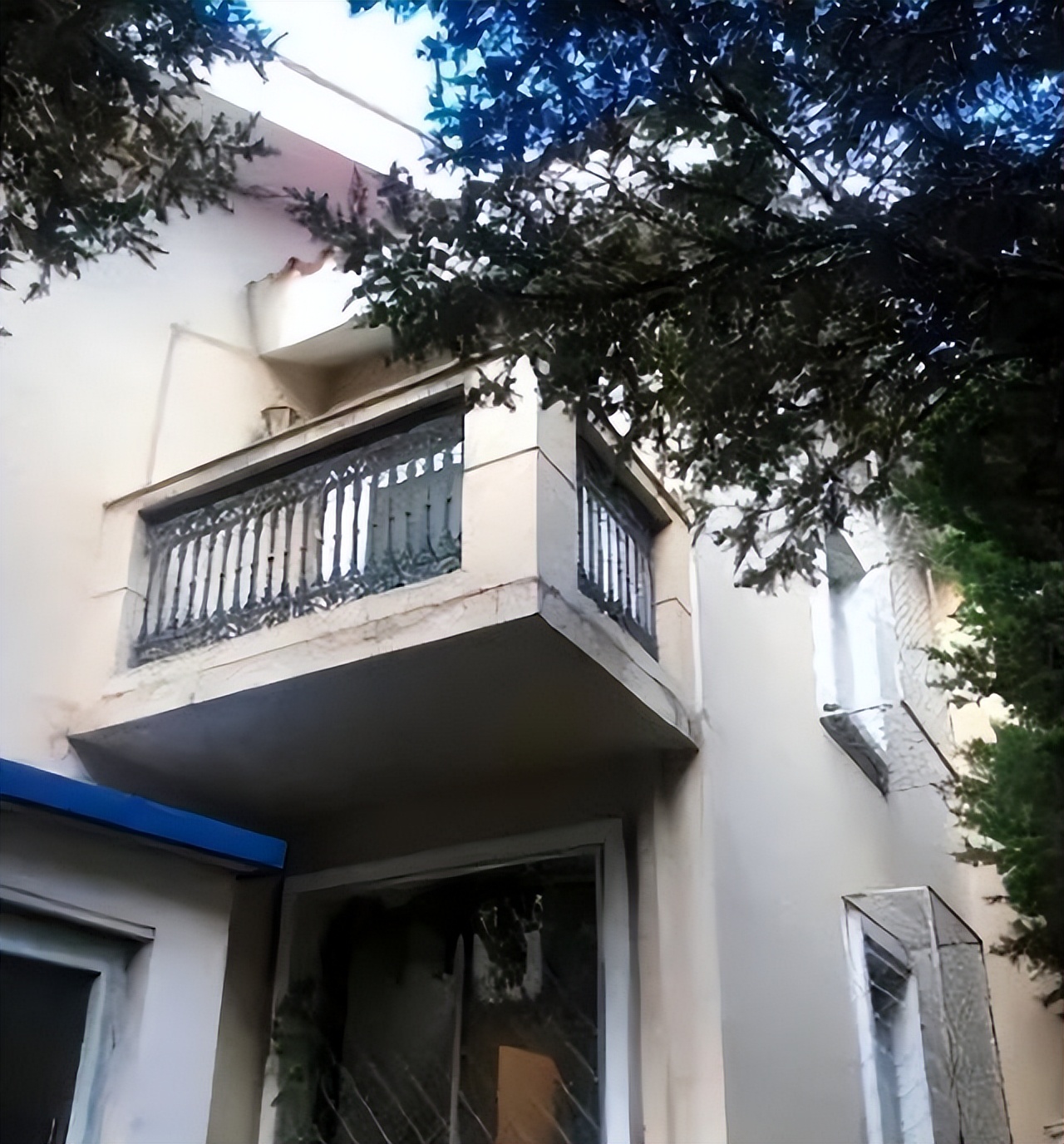 34岁过气“超女”现状曝光：没钱，租房种菜，活成娱乐圈李子柒