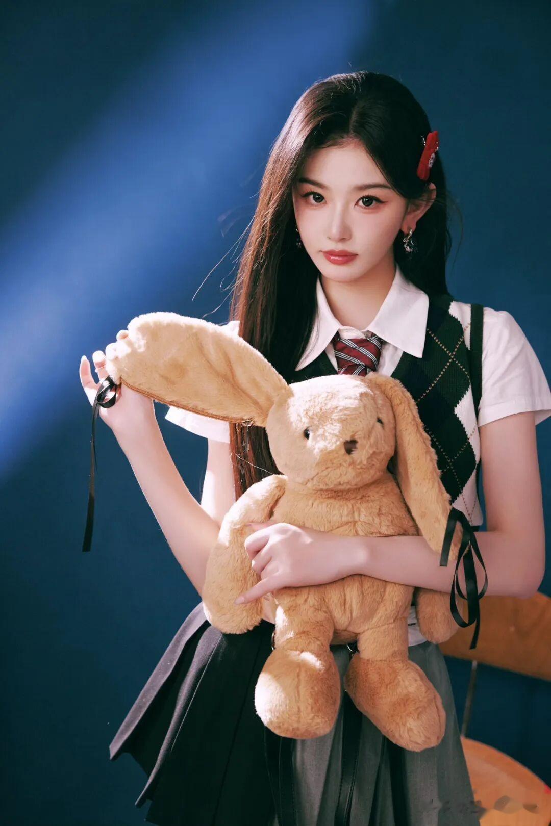 热巴新剧开播?王安宇再拍现偶?孔雪儿终于女主?周洁琼资源降级