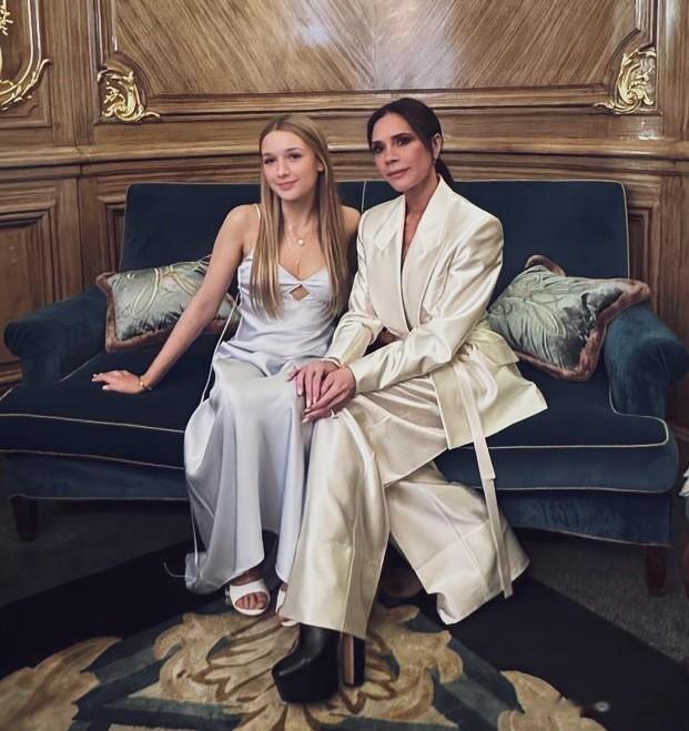 贝克汉姆女儿近照惊艳全网！网友直呼：全家颜值天花板终于易主