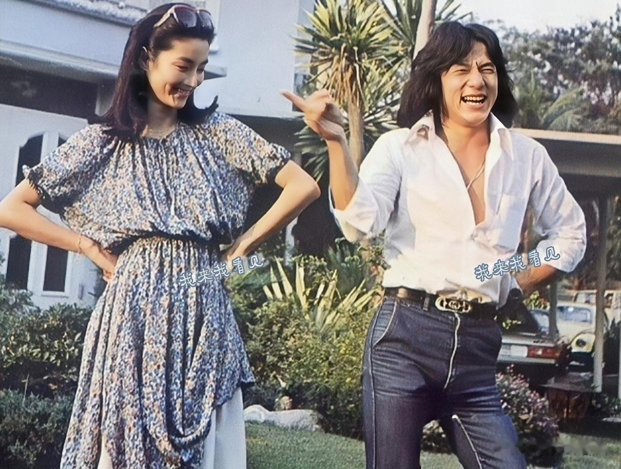 一张照片勾起青春回忆，25岁的成龙和24岁的林青霞留下了珍贵合影