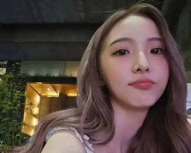 吃着中国饭!扭头在国外吐槽中国厕所脏,400万女星人设彻底崩塌