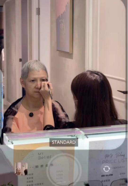 香港男星陪伴母亲抗癌引关注！