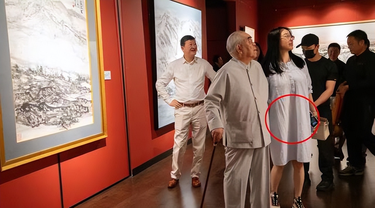 87岁范曾官宣得子喜讯,和娇妻搬入新豪宅!与女儿、继子断绝关系