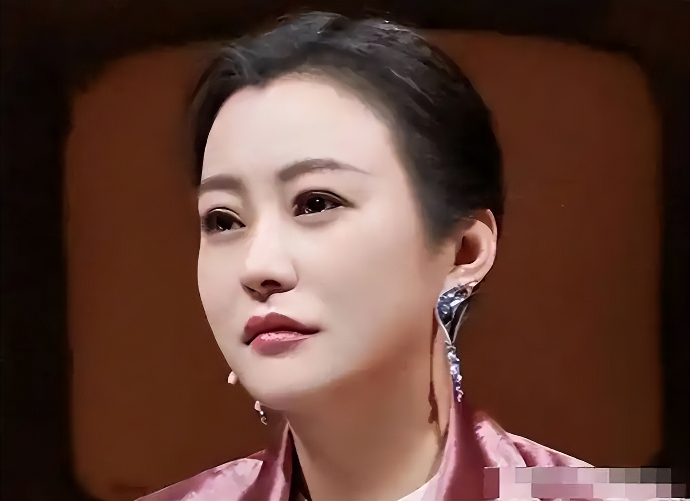 辛芷蕾不忍了！疑似6连问回击郝蕾，顺手替王传君出了口“恶气”