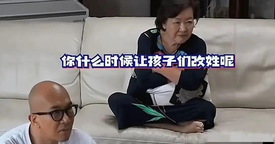 曝S妈插手孩子的托管基金,网友:在S家人眼里,什么是最重要的?