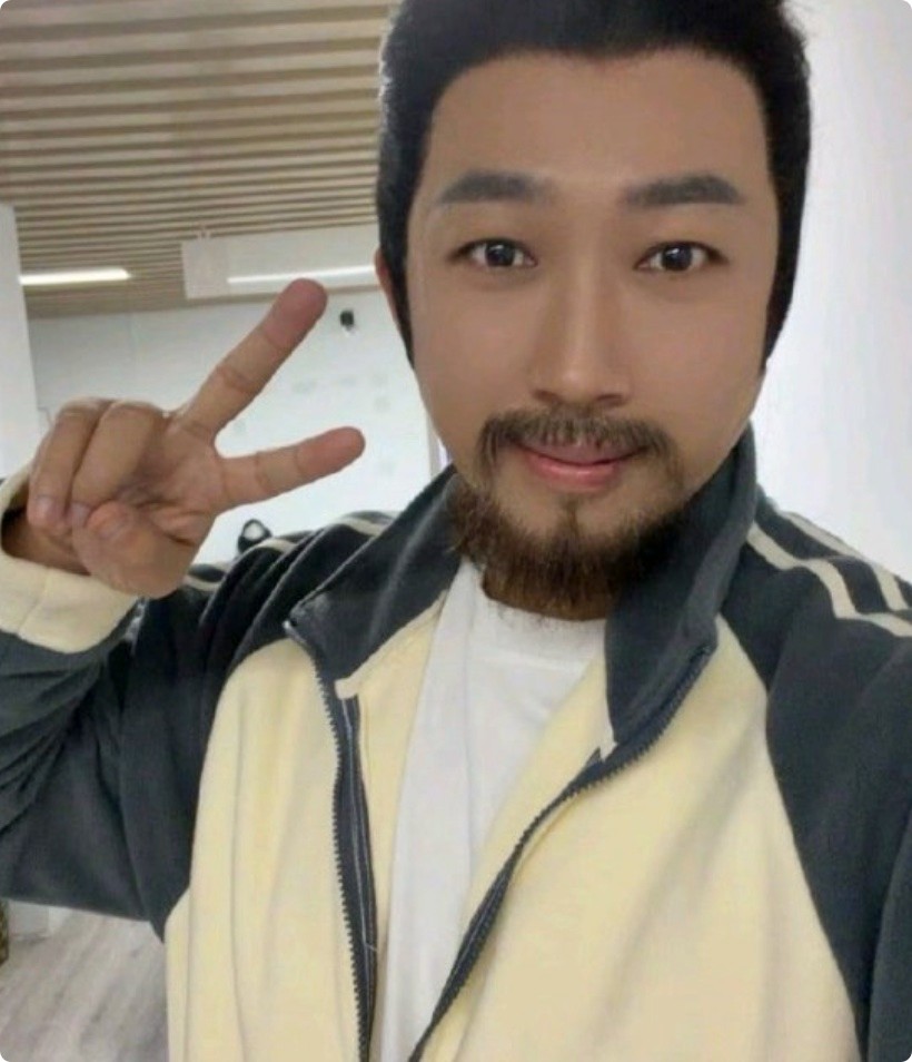 好家伙!47岁于正和32岁张慧雯演情侣,二人一同框就尴尬了