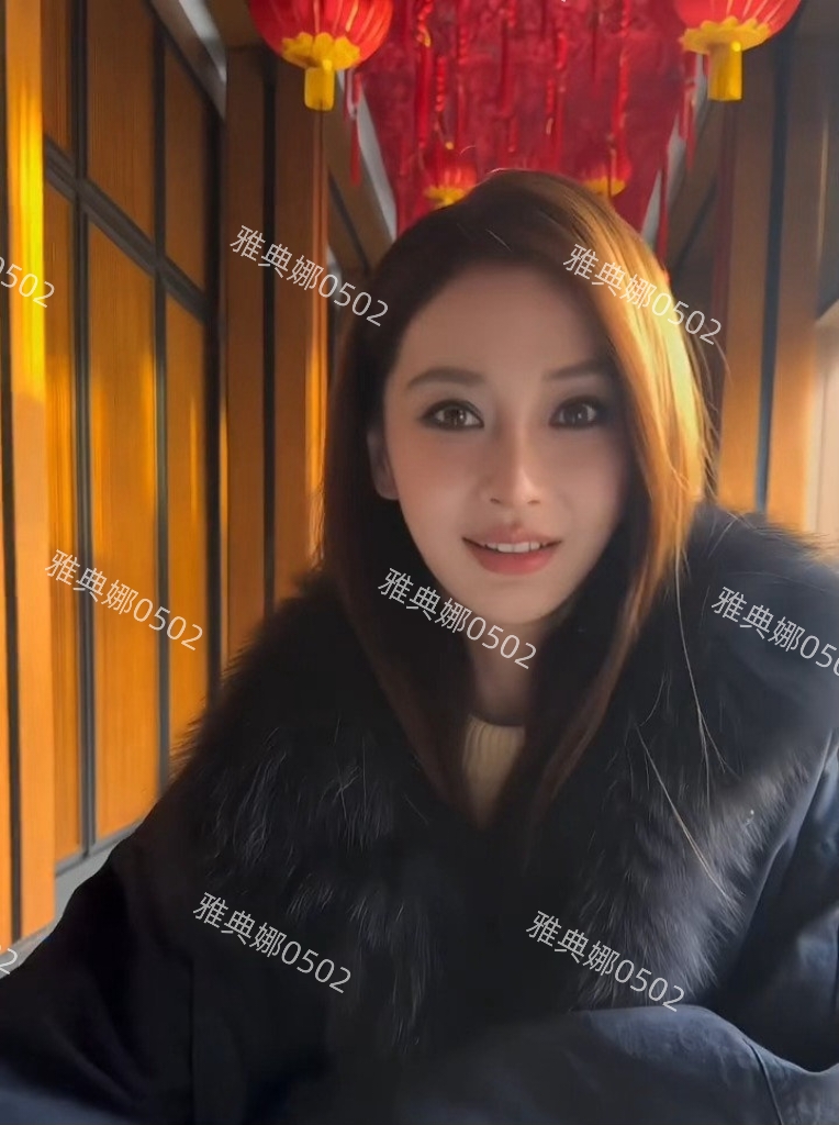 近距离看angelababy虽然好看，但她眼睛太大了总瞪着一副惊恐状