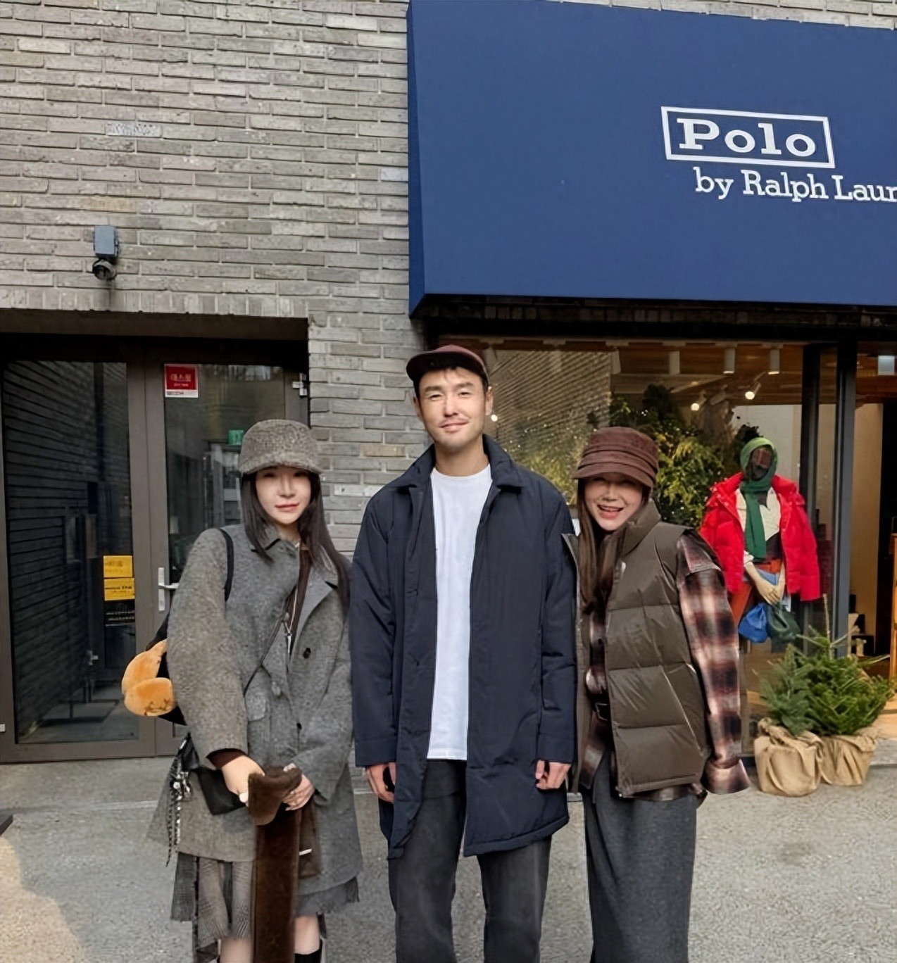 阮经天被曝韩国看女友，女方小20岁是富家女，身材火辣有混血范儿