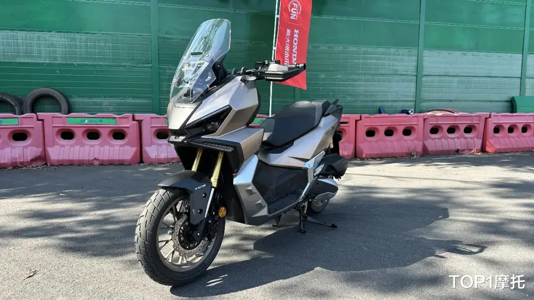 能否平替ADV150，新大洲本田NS150XC试驾，飞坡、滑胎、烂路信手拈来
