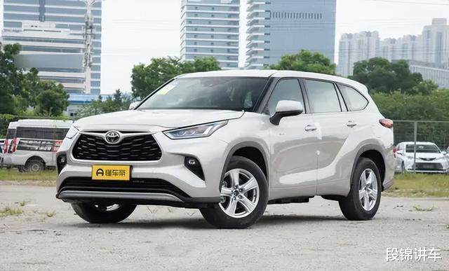 丰田全新中大型SUV亮相,2.4T混动动力强劲,空间表现超越汉兰达