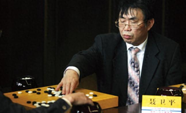 钱再多有什么用，聂卫平遗孀现状，给所有“老少恋”夫妻提了个醒