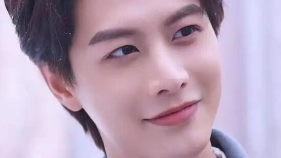 榜一大姐曝短剧顶流何健麒丑闻，于正淡定，起底氪金爱情背后利益