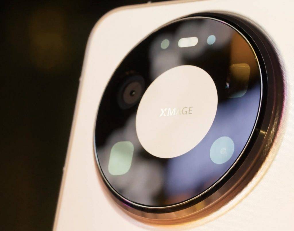 華為 Mate 旗艦新機上手：我們用 20 倍長焦微距，找到了一個小彩蛋