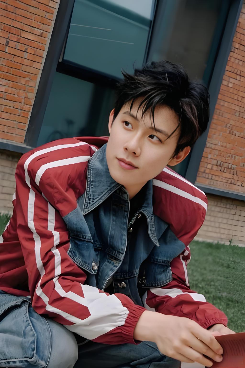 周奇与向涵之疑似恋情曝光，网友质疑周奇是时间管理大师