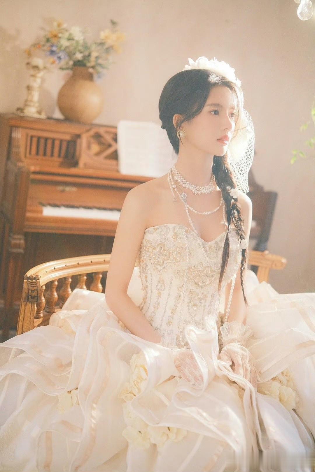 刘些宁这组生日大片简直美炸